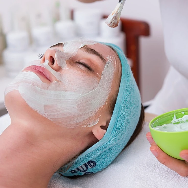 Understanding the Shelf Life of Hyaluronic Acid in Luxury Cosmetics