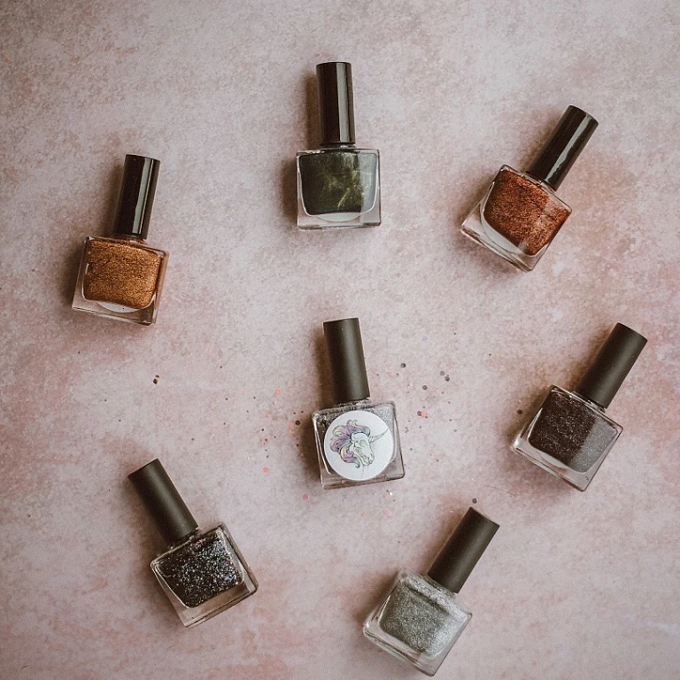 The Allure of Honey Dust in Luxury Cosmetics