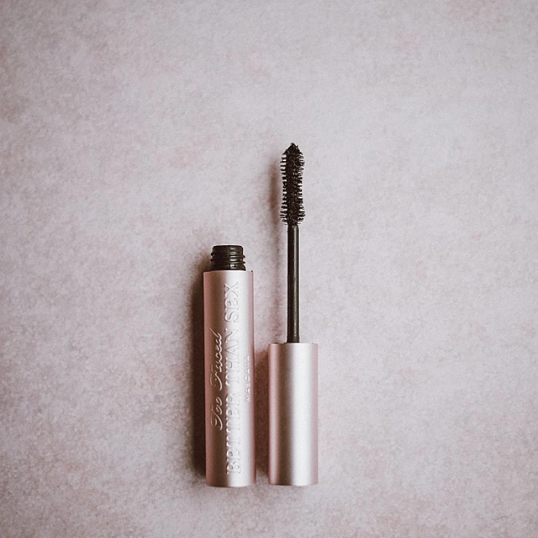 The Allure of Isamaya Lipstick: A Luxurious Experience