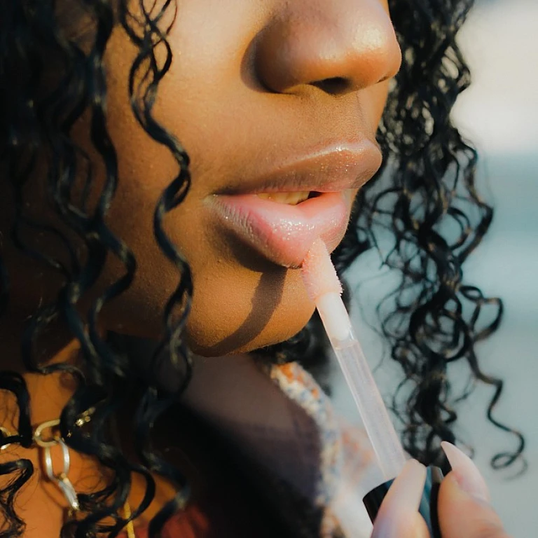 Embrace the Elegance: Lip Gloss Trends for the Stylish Aficionado