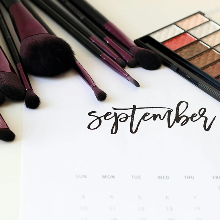 The Allure of Pinky Lip Liners in Luxury Cosmetics